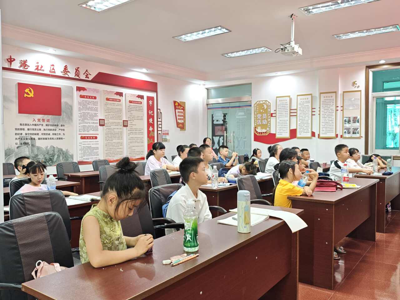 W(xu)Ժ̹W(xu)ԺǻnÌ(sh)`F(tun)и^(q)r(sh)`վ_չϪl(xing)Ļ}
